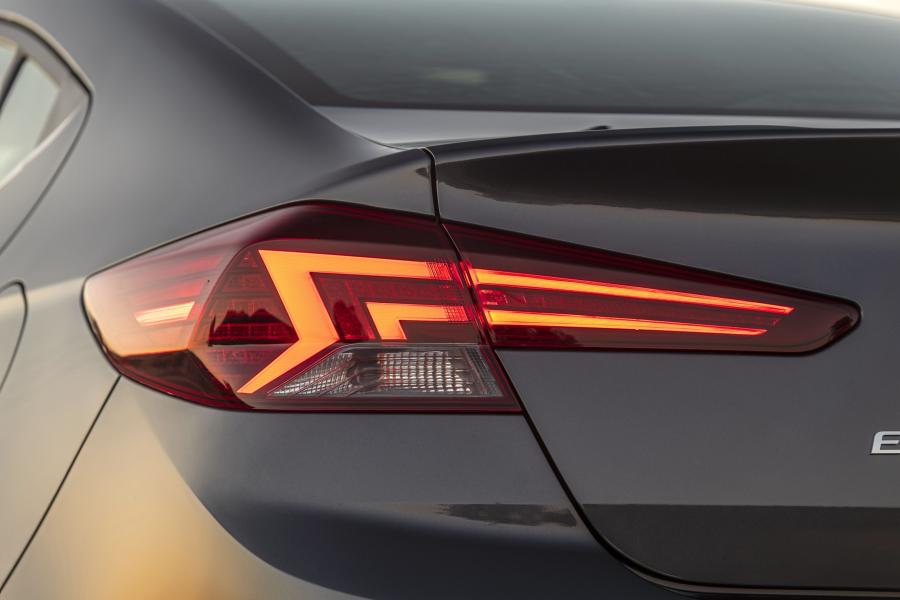 Детали экстерьера Hyundai Elantra Limited (AD) 2018 года  (NA) (фото 5 из 42)